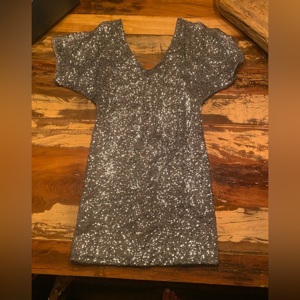 Silver sequins v neck mini dress